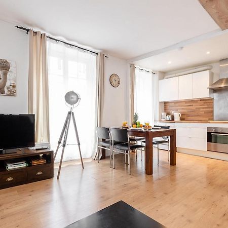 Rue Cler - Eiffel Tower City Apartment ปารีส ภายนอก รูปภาพ